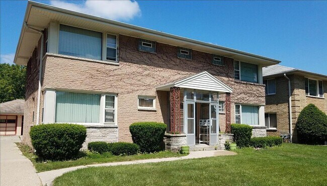 Building Photo - 2855 S 58th St