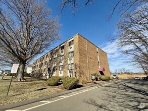 Building Photo - 1168 Main St