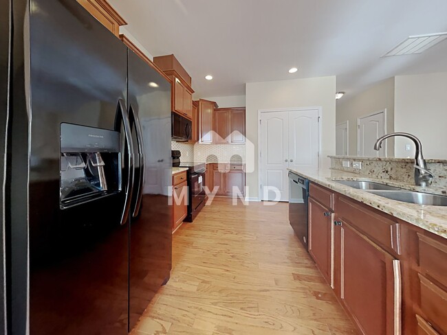 Building Photo - 563 Panorama Park Pl