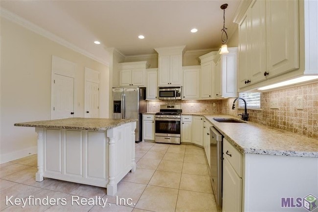 Building Photo - 17310 De Gage Dr