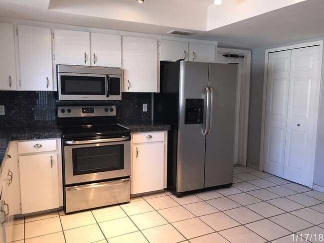 Foto del edificio - Contemporary 3/2 2-Car Garage Pool Home at Clubhouse Estates in Dr. Phillips Area