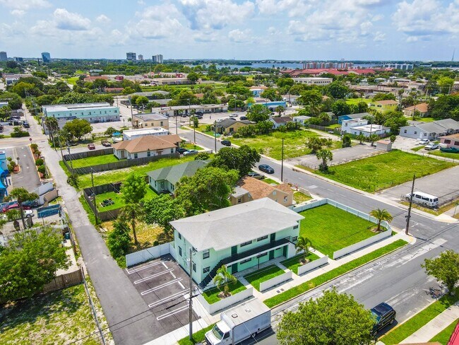 Foto del edificio - 1319 Douglass Ave