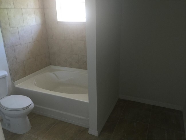 Building Photo - 2111 Oak Chace Ct