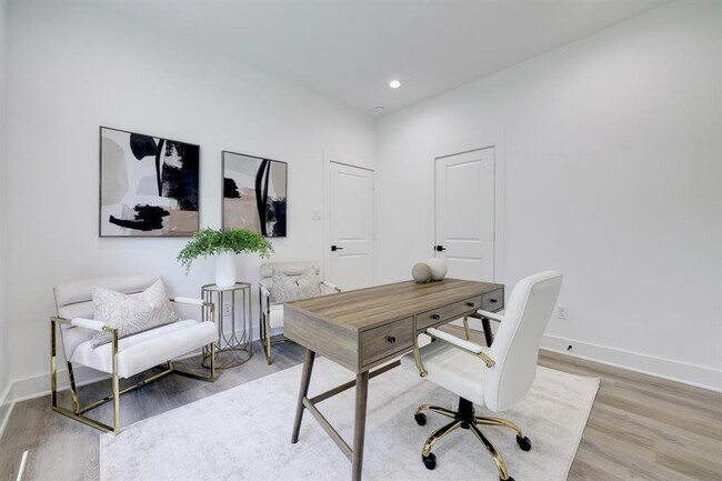 Foto del edificio - 2806 Versailles Dr