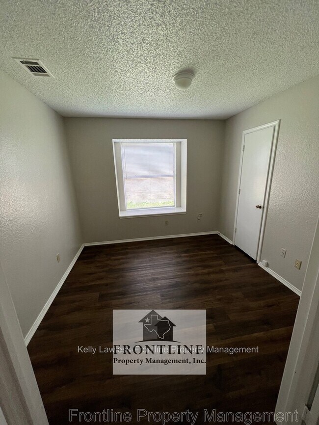 Building Photo - Clean 3 Bedroom home- move in ready- Matlo...