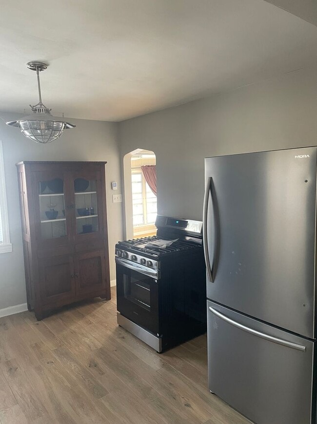 Building Photo - Charming Custom Home in Miller Beach!