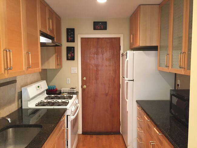 Building Photo - Stunning Condo - Bells Corner
