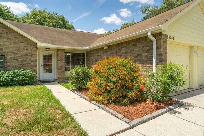 Foto del edificio - 2902 Laurelridge Dr