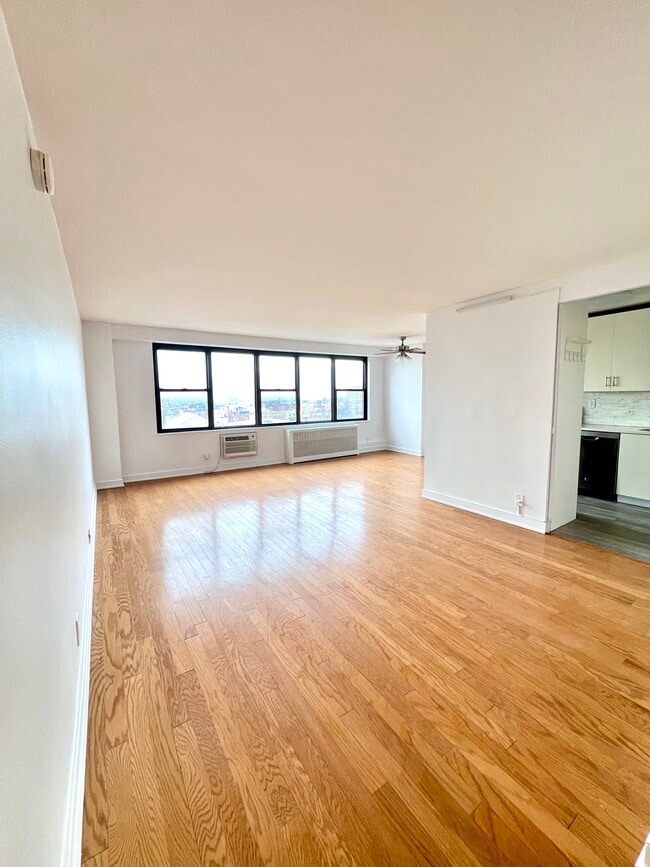 Building Photo - 500 Central Ave