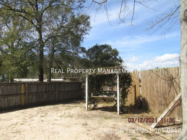 Building Photo - 3 Bedroom 2 Bath West Mobile
