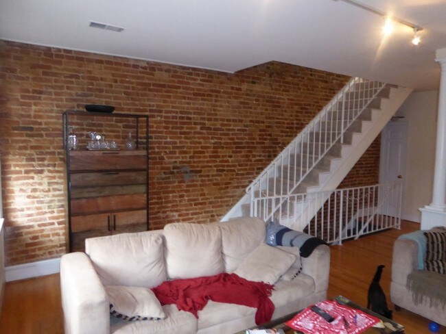 Building Photo - 1425 Q St