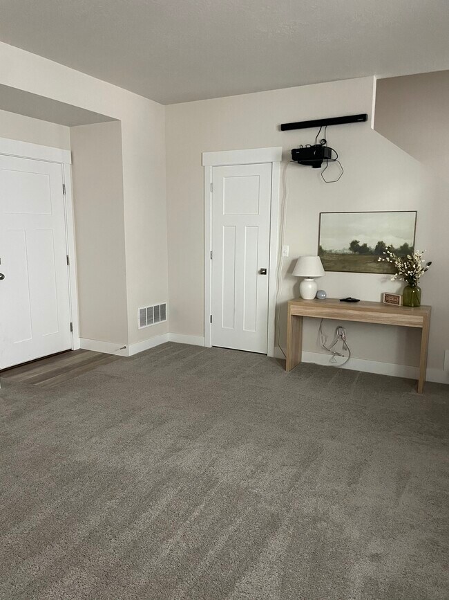 First Floor Flex Room - 1009 S 2740 E