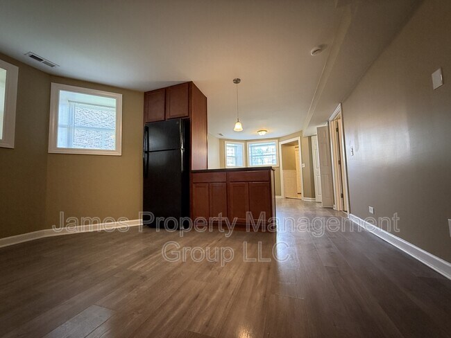 Foto del edificio - 7349 S Emerald Ave