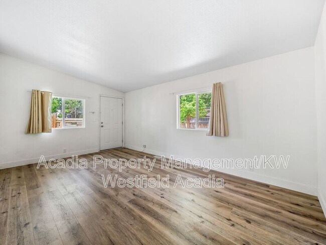 Foto del edificio - 642 Harmony Ct