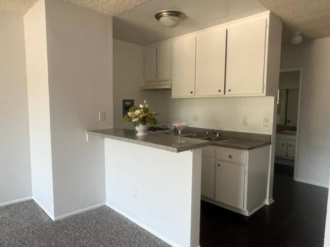 Building Photo - 0.0 bedroom in Los Angeles California 91343