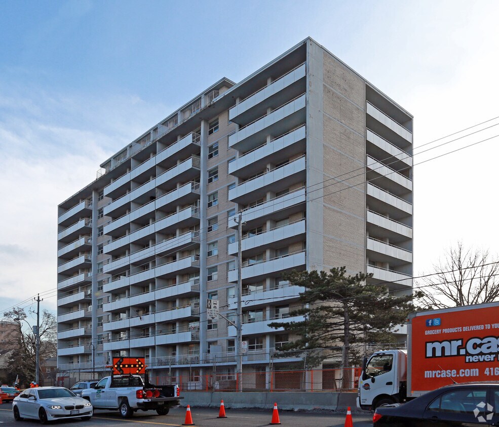 Photo du bâtiment - 485 Eglinton Ave E