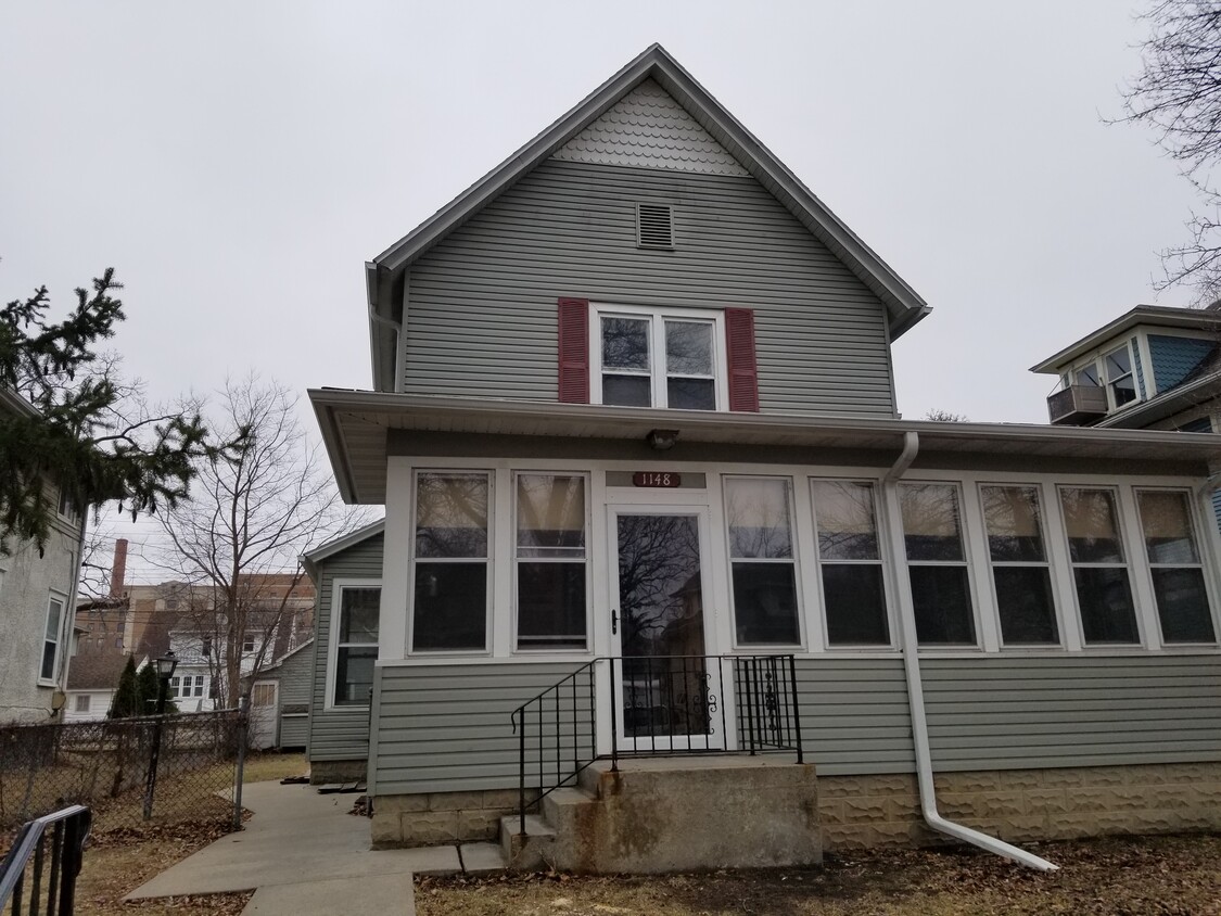 Primary Photo - 1148 Center St W
