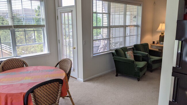 Foto del edificio - 627 Timberlake Dr