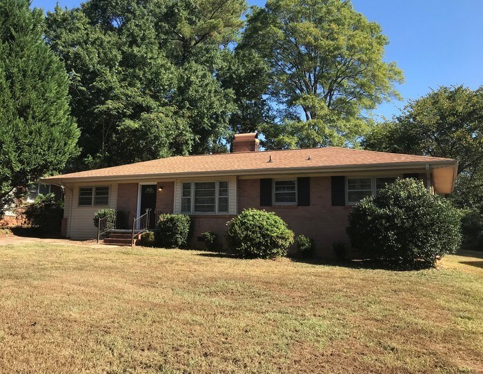 Foto principal - 4 BEDROOM HOME JUST LISTED!