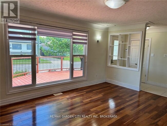 Building Photo - 834 David St