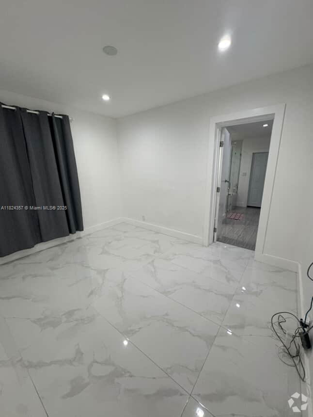 Building Photo - 16082 NE 9th Ct