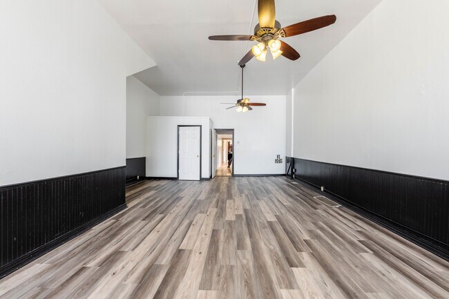 Building Photo - 2313 S Wolcott Ave