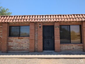 Building Photo - 3078 N Cherry Ave