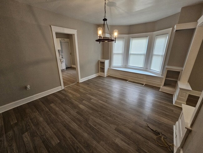 Building Photo - 2032 W 98th St