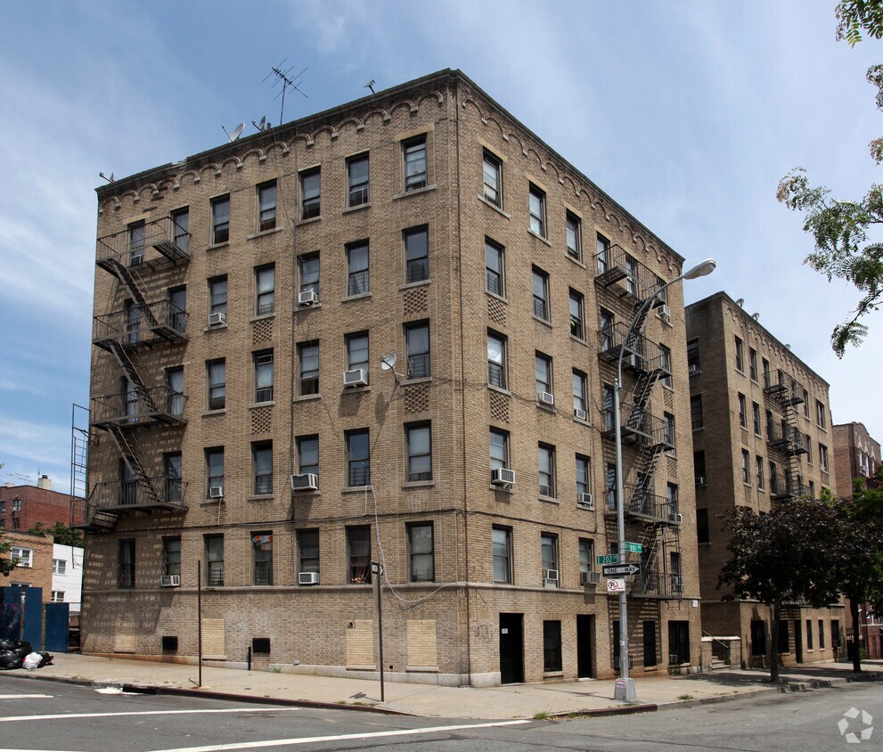 Primary Photo - 3021 Briggs Ave