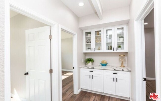 Foto del edificio - 526 W Ash Ave