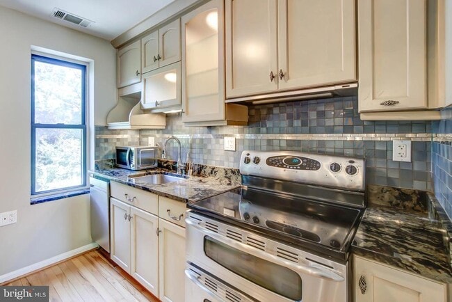 Building Photo - 1325 13th St NW