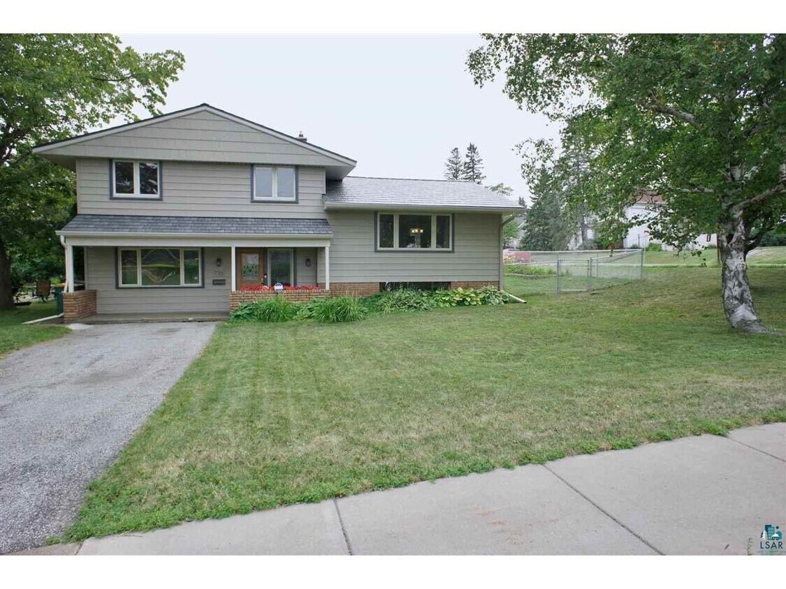Primary Photo - AVAILABLE NOW - 4 Bedroom, 2 Bath with a F...