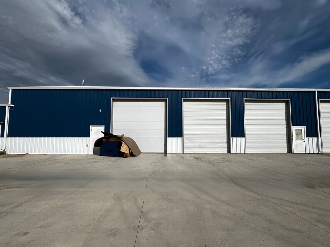 348 N 35th St Unit 13, 14, Bismarck, ND 58501 Room for Rent in