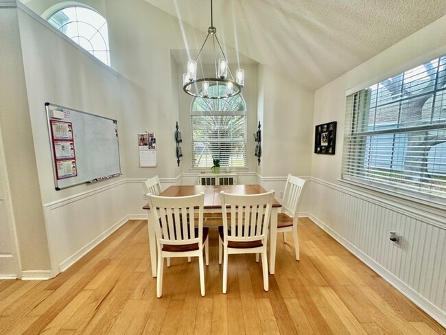 Building Photo - 865 Brande Ct