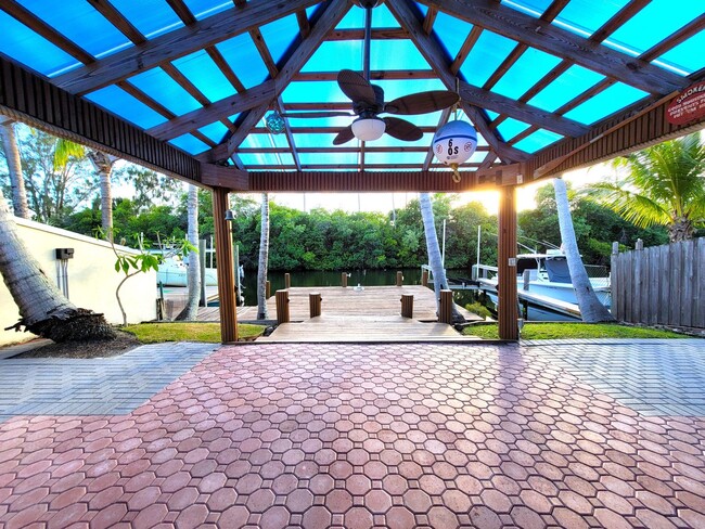 Building Photo - Vero Beach Florida Vero Beach Rent, LLC an...