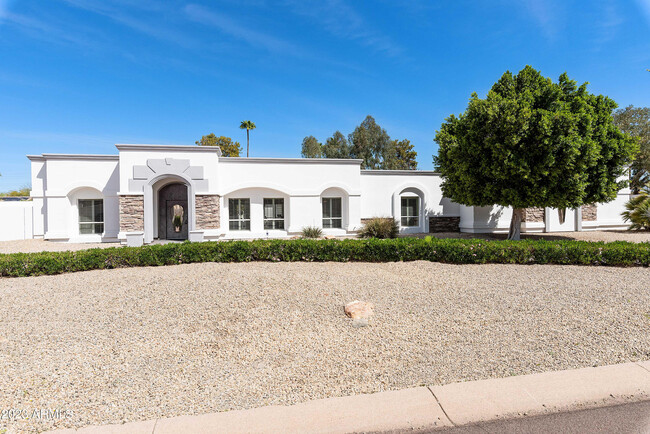 Building Photo - 6720 E Stallion Rd