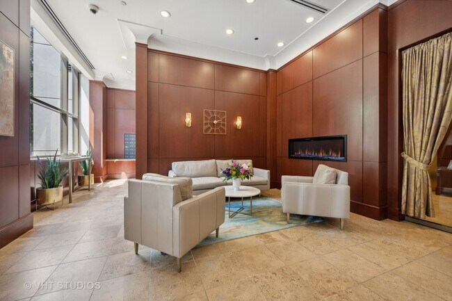 Building Photo - 1335 S Prairie Ave