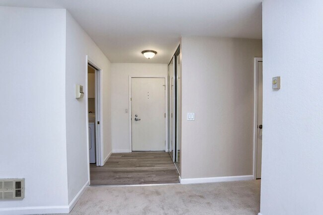 Foto del edificio - ? Updated 3BR/2BA Foster City Condo – Half...