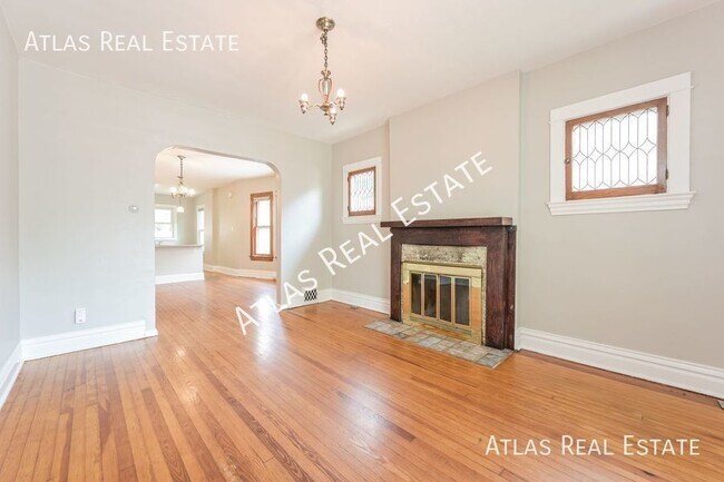 Building Photo - Cozy 2BD/1BA Home with Private Backyard in...