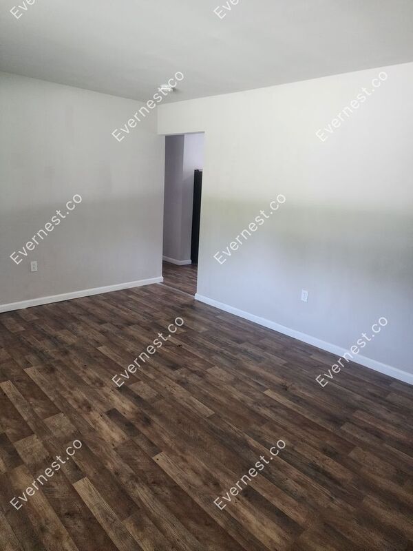 Building Photo - 212 Coburg Dr