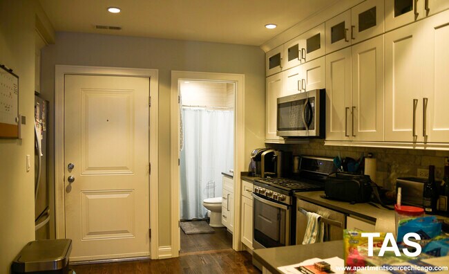 Foto del edificio - 2538 N Southport Ave