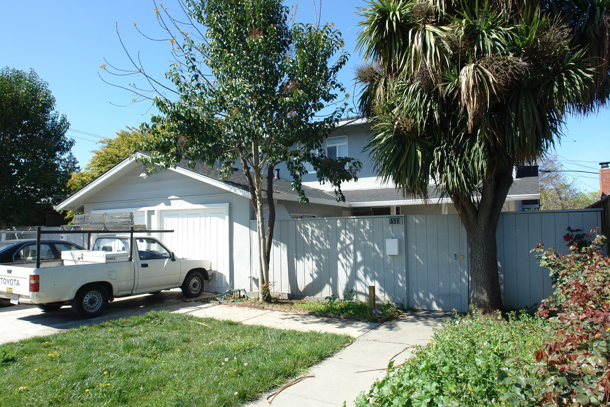 Primary Photo - 1533 Eden Ave