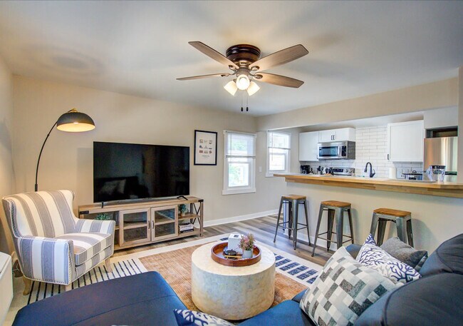 Foto del edificio - 156 Rodney Ct