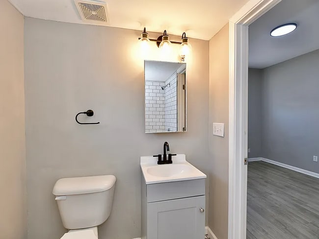 Building Photo - 8110 Bentley Farms Dr