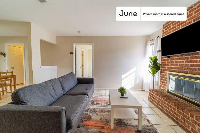 Foto del edificio - Private bedroom in 4 bed/3 bath Home