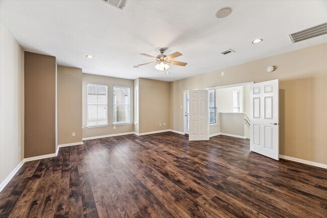 Building Photo - 1407 Dart St