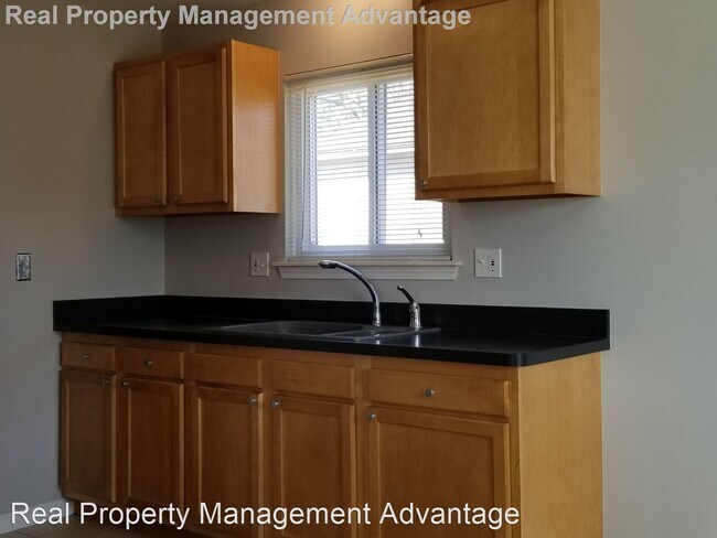Foto del edificio - 3 br, 1 bath House - 23681 Willard Ave.