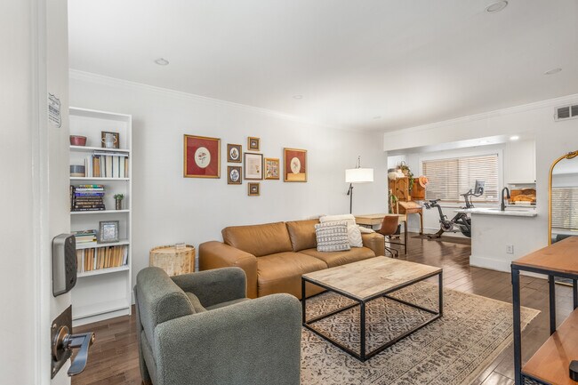 Building Photo - 100 Biscayne Dr NW