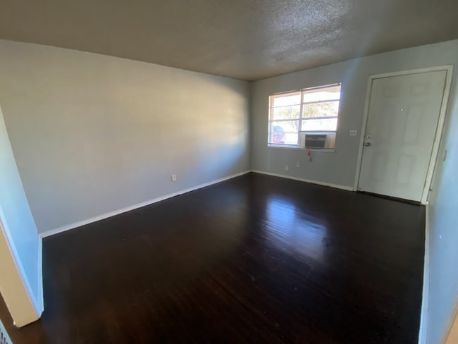 Building Photo - Quaint 2 Bedroom Edmond Home, Yours Today!...