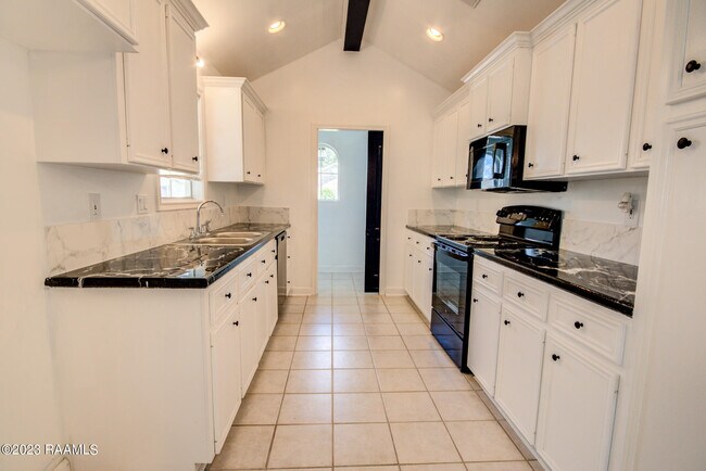 Building Photo - 210 Morningside Dr